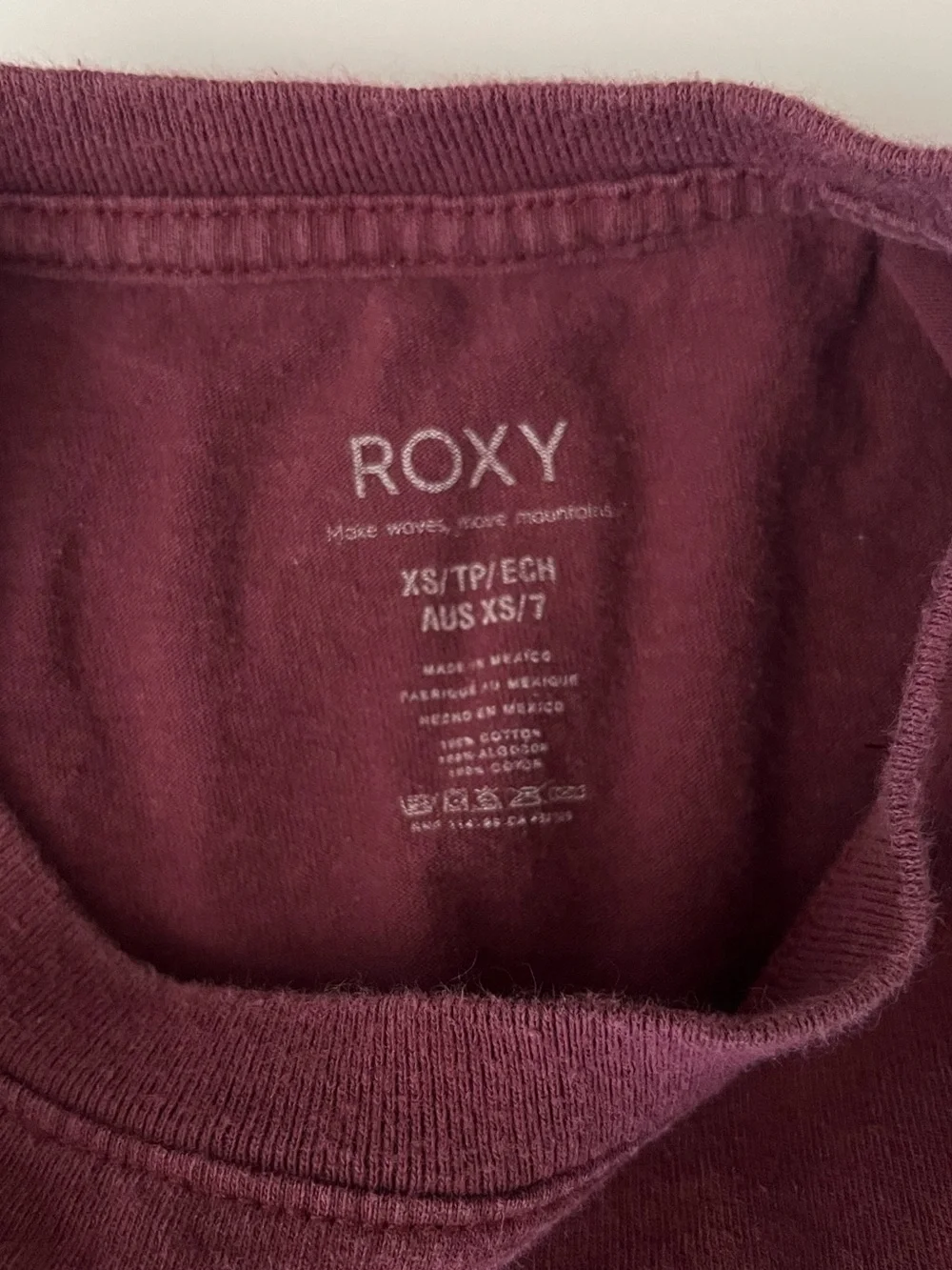 Roxy | Maroon Short-Sleeve Tee with Yellow Floral Sunburst Graphic